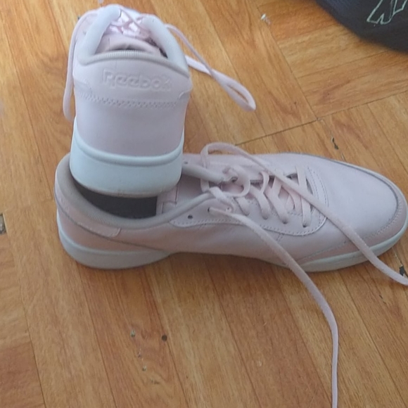 Pink Reebok - Picture 3 of 3